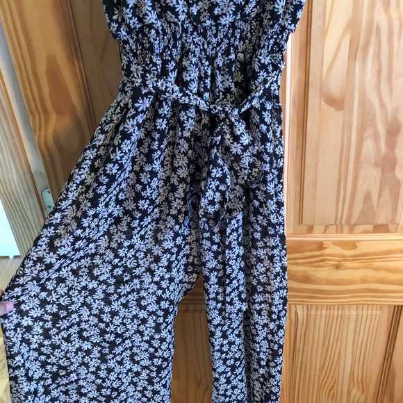 Flower jumpsuit! - Picture 3 of 3